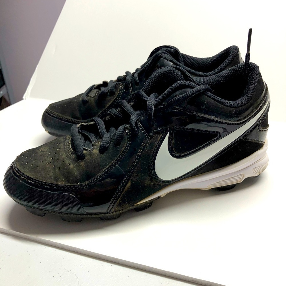 Nike MVP Keystone Kid’s Baseball Cleats, Size 3.5Y, Black/White